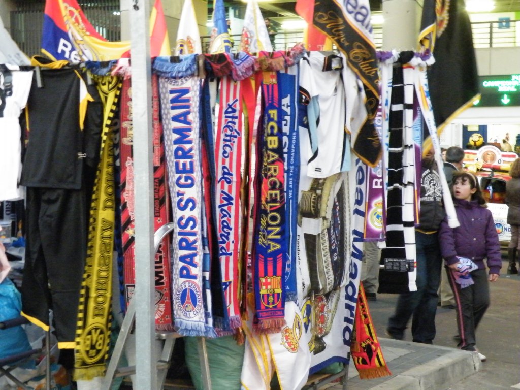 écharpes vendues devant le stade